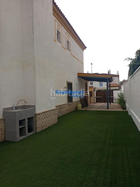 Foto 9ec44113-728f-4e3a-a15a-f81ddd527a46. Casa aparellada amb aparcament piscina a Condequinto Montequinto