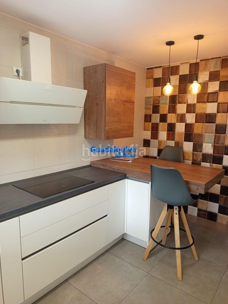 Foto a666eee2-ce49-4f0e-8567-e77351029113. Casa aparellada amb aparcament piscina a Condequinto Montequinto