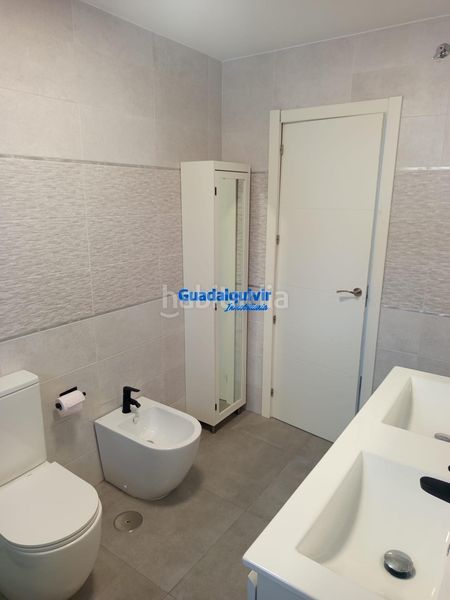 Foto a7dc4edf-da1b-47d6-af71-5af1cf9f8440. Casa aparellada amb aparcament piscina a Condequinto Montequinto