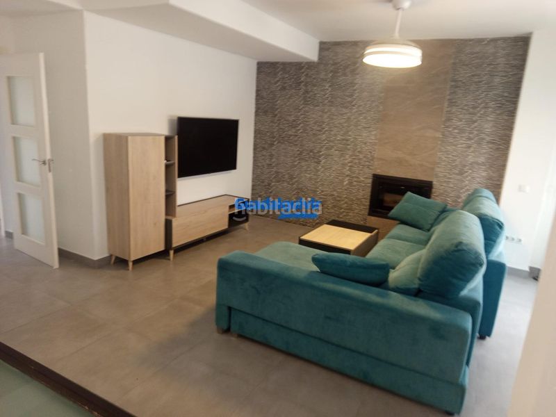 Foto c03c4cf2-8f6b-4843-89dc-0bd371d64228. Casa aparellada amb aparcament piscina a Condequinto Montequinto