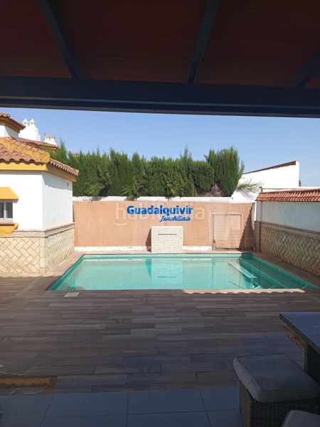 Foto da48bcb9-dcd6-4472-ac83-74ae55f177fb. Casa aparellada amb aparcament piscina a Condequinto Montequinto