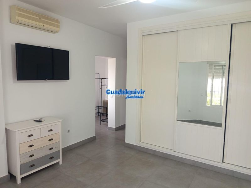 Foto f5d89651-eacb-44b5-98ac-038b6c20dde3. Casa aparellada amb aparcament piscina a Condequinto Montequinto