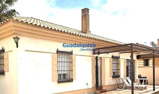 Chalet en Olivar de Quintos. Preciosa casa de una planta en olivar de quintos con piscina