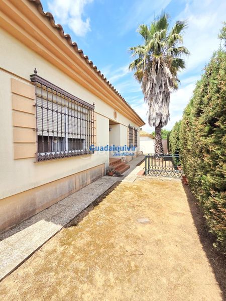 Foto ef2dc9f1-8cd8-4ac4-9cba-baa396c5f733. Xalet amb aparcament piscina a Olivar de Quintos Montequinto