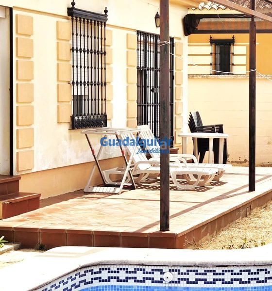 Foto f5da2bfa-5e2c-415b-9e8d-ea106554700d. Xalet amb aparcament piscina a Olivar de Quintos Montequinto