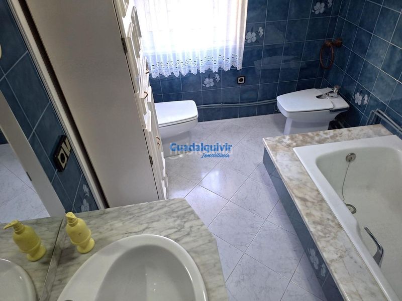 Foto 3d3acc0c-7af5-4aaa-9ab3-17bdf2095634. Pis a Triana Este Sevilla