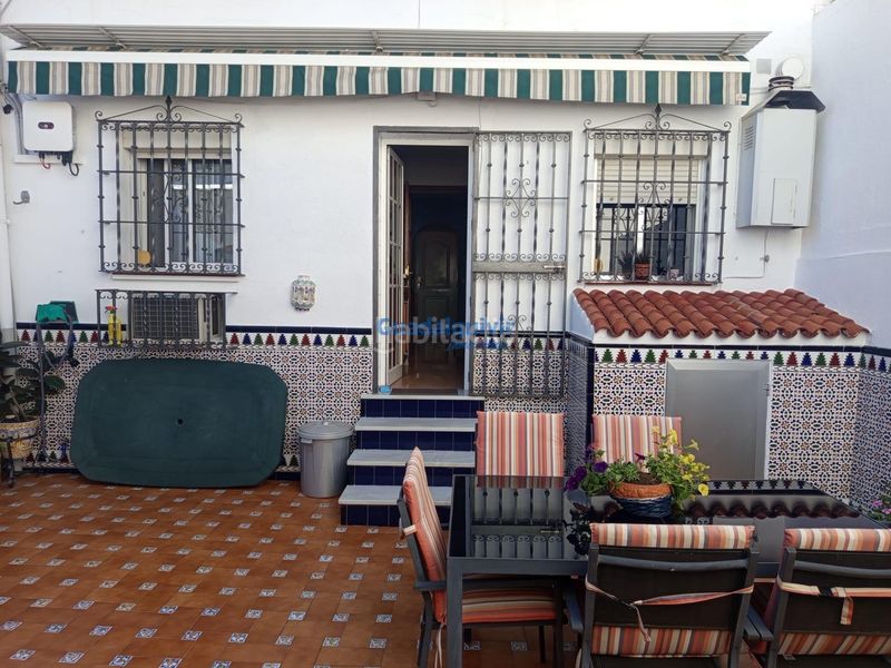 Foto 169153c5-973a-4c6c-b0c9-4ee6a707729f. Casa adossada amb aparcament a Condequinto Montequinto
