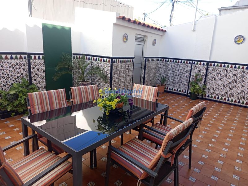 Foto 908d1549-3f49-4bb2-9e44-68e6905eed30. Casa adossada amb aparcament a Condequinto Montequinto