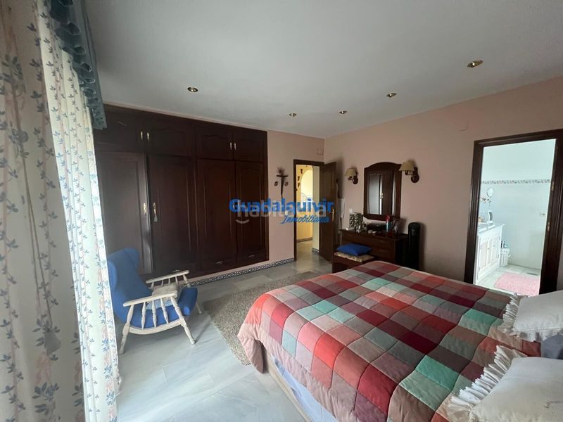 Foto dfd765aa-3752-4e6d-ab0a-8b38f1e8555b. Xalet amb piscina a La Motilla - Fuente del Rey Dos Hermanas