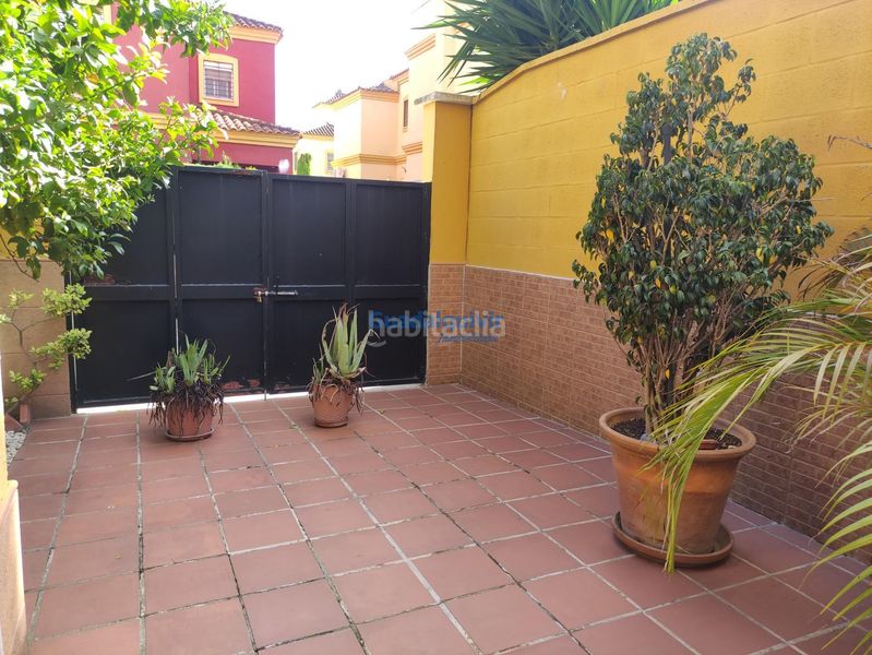 Foto 30a20944-be84-4dd8-b82e-033241d4f274. Casa amb piscina a Aljamar Tomares