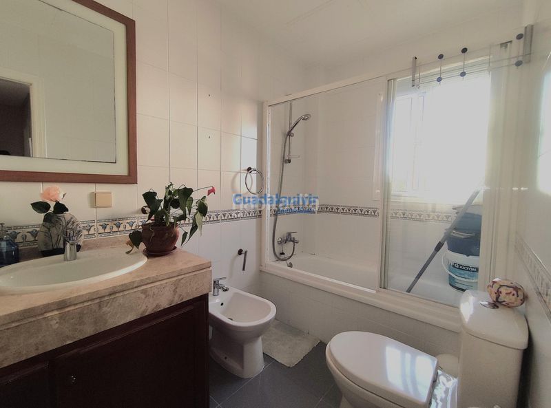 Foto 702b8cdc-6c29-4117-863f-0102ce80e0a2. Casa amb piscina a Aljamar Tomares