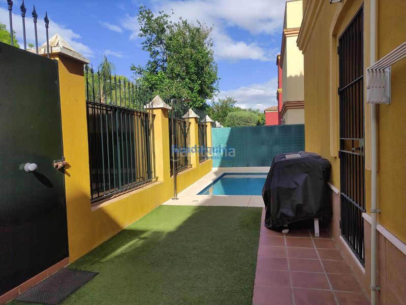 Foto 96066a38-3dbf-4b8c-86c7-6dac7fb15d1b. Casa amb piscina a Aljamar Tomares