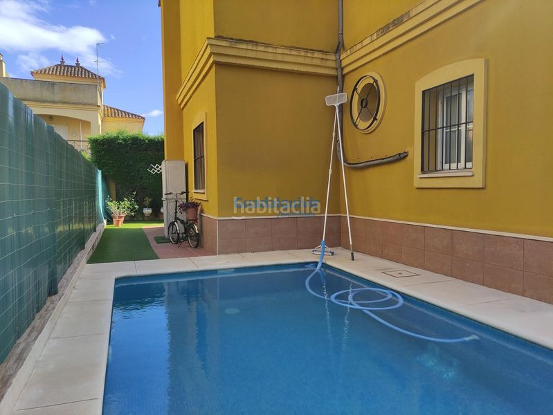 Foto 9b073a95-0ab3-4e57-929d-a435df2d66d0. Casa amb piscina a Aljamar Tomares
