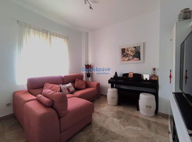 Foto aeee19bf-8abb-4af4-bff2-270cec3ff82c. Casa amb piscina a Aljamar Tomares