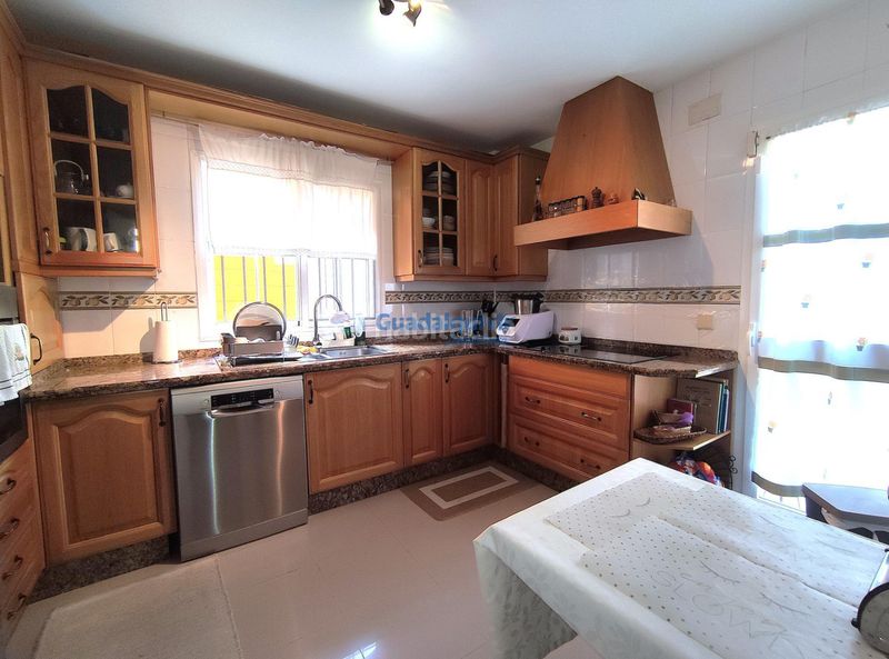 Foto b8df41ae-5626-4129-8489-e6c1aff70809. Casa amb piscina a Aljamar Tomares