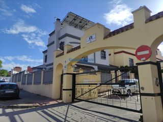 Casa in Aljamar. Chalet independiente en el centro de tomares