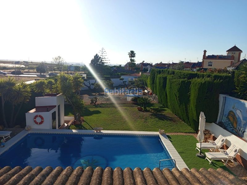 Foto 5fbea71e-f9d4-45df-8655-a8c1b3bd67ff. Xalet amb aparcament piscina a cerros de Montequinto Montequinto