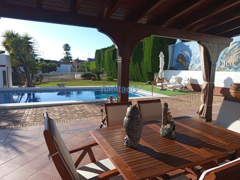 Foto af171ba3-ffe4-47ba-8ed6-6a735b39a5a8. Xalet amb aparcament piscina a cerros de Montequinto Montequinto