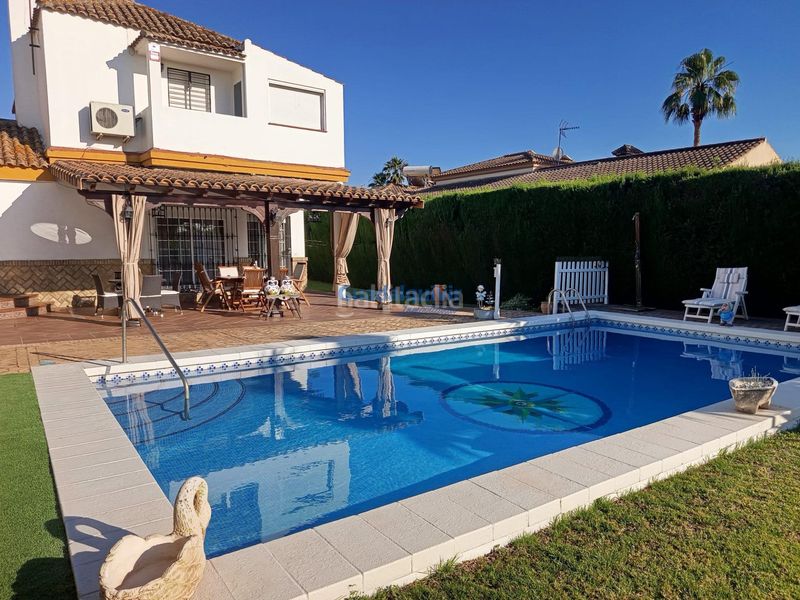 Foto de49b0e5-3fa0-4103-ba1b-e4c6db0d66ab. Xalet amb aparcament piscina a cerros de Montequinto Montequinto