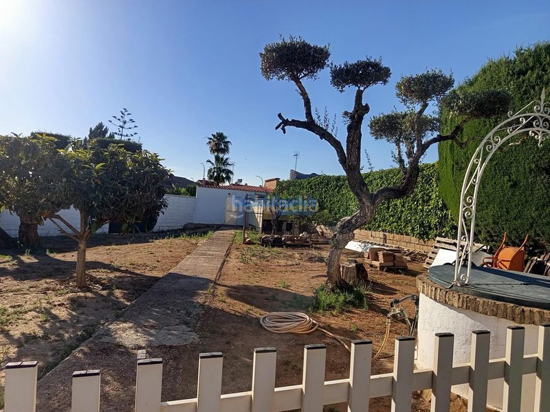 Foto e8bc7871-fbf9-4918-8ba1-fcc61fc1b729. Xalet amb aparcament piscina a cerros de Montequinto Montequinto