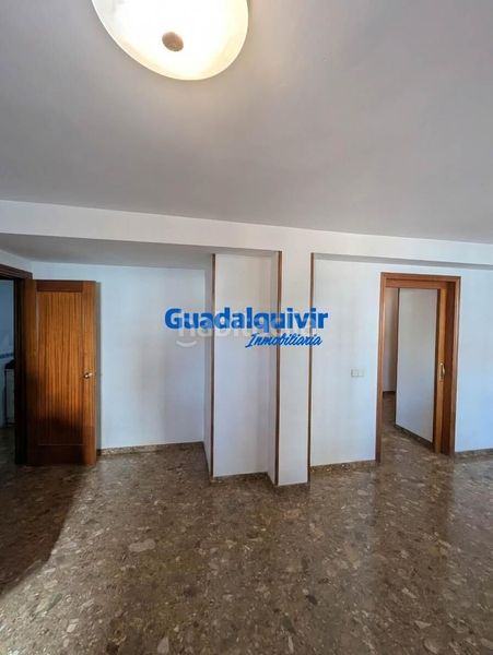 Foto 06b87ca3-4276-4a0a-8d22-8759216776a4. Pis amb aparcament a Barrio del Nervión Sevilla