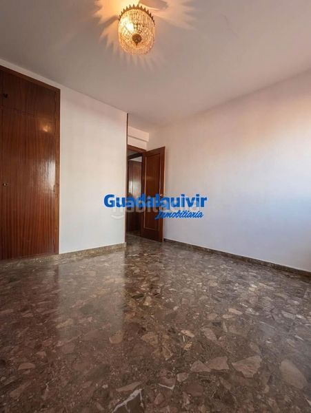 Foto 5a18a787-8c0c-4c6a-8d46-be1119260095. Pis amb aparcament a Barrio del Nervión Sevilla