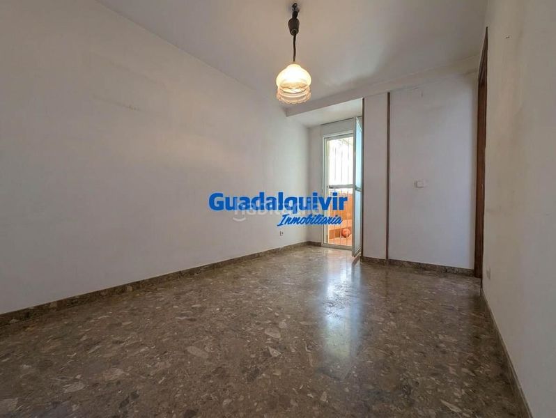 Foto cf77fbab-df27-45b7-8122-1ecc9726430e. Pis amb aparcament a Barrio del Nervión Sevilla