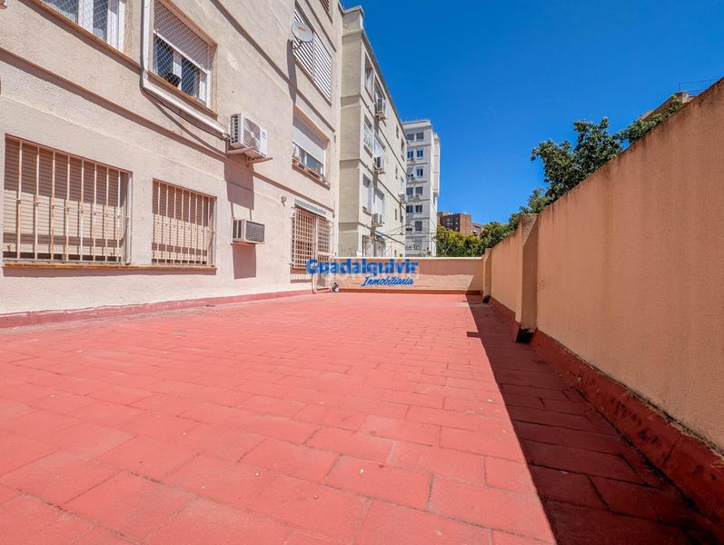 Foto d712431f-3f66-430f-87e0-a6a40343e4a1. Pis amb aparcament a Barrio del Nervión Sevilla
