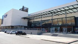 Local Comercial a Avenida de Europa. Local en el centro comercial cinequinto