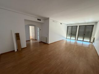 Lloguer Pis a San Bernardo. Gran piso de 140 m de 3 dormitorios en san bernardo con garaje y