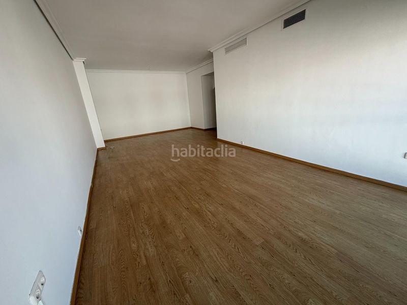 Foto e9a12c43-b435-4e45-8447-01c02627a21a. Lloguer pis amb calefacció aparcament a San Bernardo Sevilla