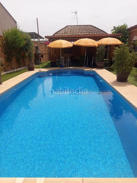 Foto 1d0b2520-cd4a-485f-b647-551725a92c29. Xalet amb aparcament piscina a Entrenúcleos Dos Hermanas