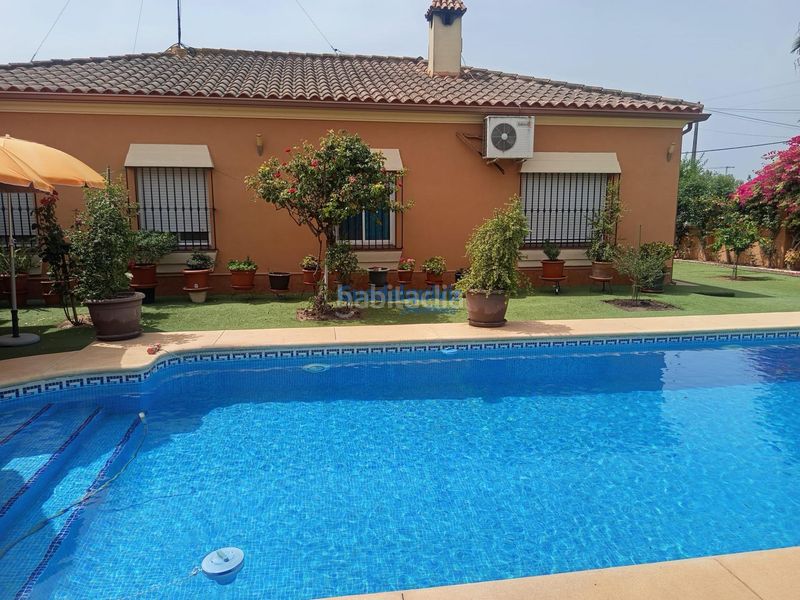 Foto b5d56984-cfb2-4949-a0a9-b2a68f30e9ca. Xalet amb aparcament piscina a Entrenúcleos Dos Hermanas