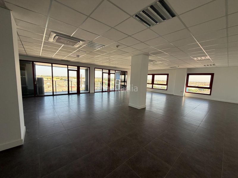 Foto 314da8f0-f12a-489f-ab79-cba49f22840b. Miete büro in San Jerónimo - La Bachillera Sevilla