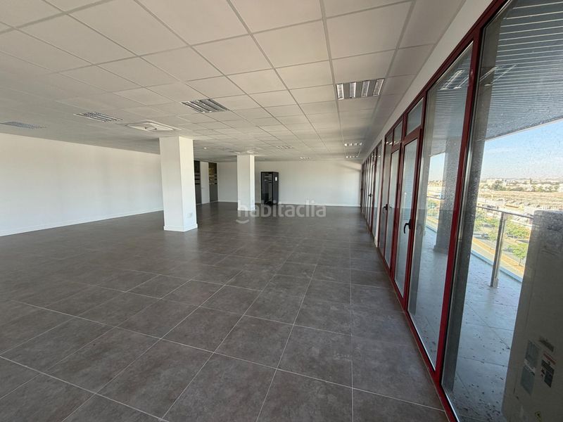 Foto 3b334915-888c-4f55-a811-c176a481171b. Miete büro in San Jerónimo - La Bachillera Sevilla