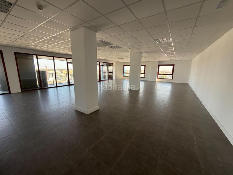 Foto 6eabc2ea-c6aa-4503-afeb-c90078266716. Miete büro in San Jerónimo - La Bachillera Sevilla
