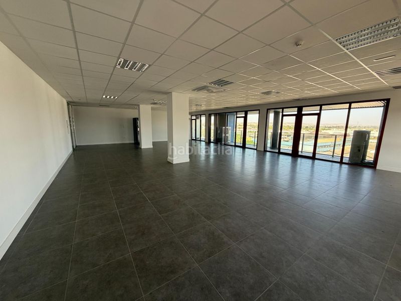 Foto 882fe173-2ec8-4c97-90fc-21ed7e7fb3fc. Miete büro in San Jerónimo - La Bachillera Sevilla