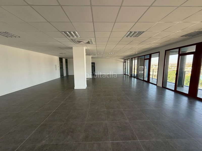 Foto 90d27c4a-b87d-476c-b331-96ebd5a58247. Miete büro in San Jerónimo - La Bachillera Sevilla