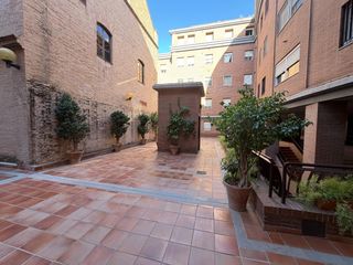 Lloguer Pis a La Calzada - La Florida. Gran piso de 2 dormitorios y 2 baños, sin amueblar ,con garaje e