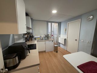 Miete Etagenwohnung in Parque María Luisa -Giralda Sur. Gran piso de 4 dormitorios ,para estudiantes ,junto apeadero de