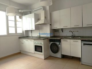 Miete Etagenwohnung in Triana Casco Antiguo. Amplio piso de 110 metros en san jacinto, a 5 minutos del centro
