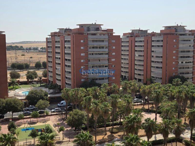 Foto 15628d80-71c8-4ba3-adea-7b84491cbd37. Pis amb aparcament piscina a Bellavista Sevilla