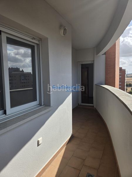 Foto 40f6db77-f955-4b1d-bbfe-9c4aee5d6686. Pis amb calefacció aparcament piscina a Bellavista Sevilla