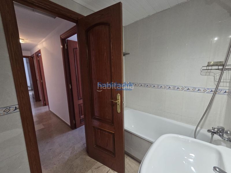Foto e6400d05-6d30-43c1-b1c8-f2dc856d5447. Pis amb calefacció aparcament piscina a Bellavista Sevilla