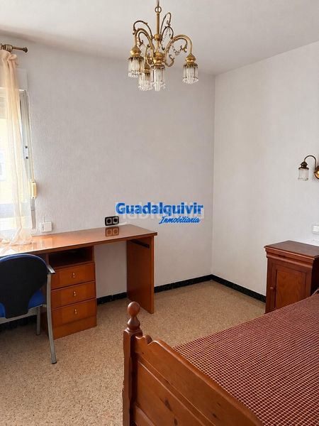 Foto 7c47611f-2b92-4109-8cdd-ddc78727035b. Piso  junto al edificio viapol de 3 dormitorios con garaje. en Sevilla