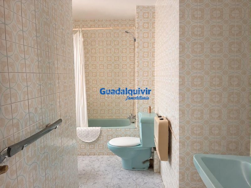 Foto a9a94732-1396-44e9-ada3-f376ba764763. Piso  junto al edificio viapol de 3 dormitorios con garaje. en Sevilla