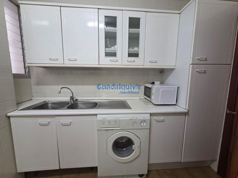 Foto 574c1a9f-66a7-4b76-8d4c-035d1a1dc2ad. Rent flat in La Buhaira Sevilla