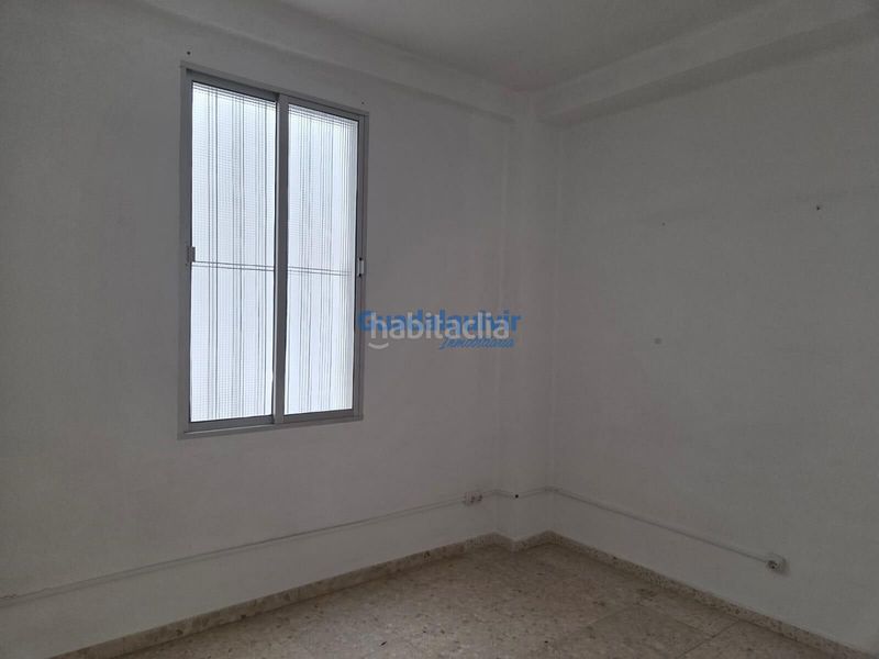 Foto 5d180241-a2fd-4b14-8f27-f2f842d75198. Rent flat in La Buhaira Sevilla