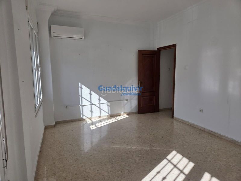 Foto 73c73fef-4df1-43e7-823b-0d126745b229. Rent flat in La Buhaira Sevilla