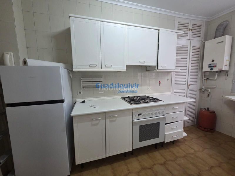 Foto a4208e0e-0a00-4fa8-8df8-654b3e34ec23. Rent flat in La Buhaira Sevilla